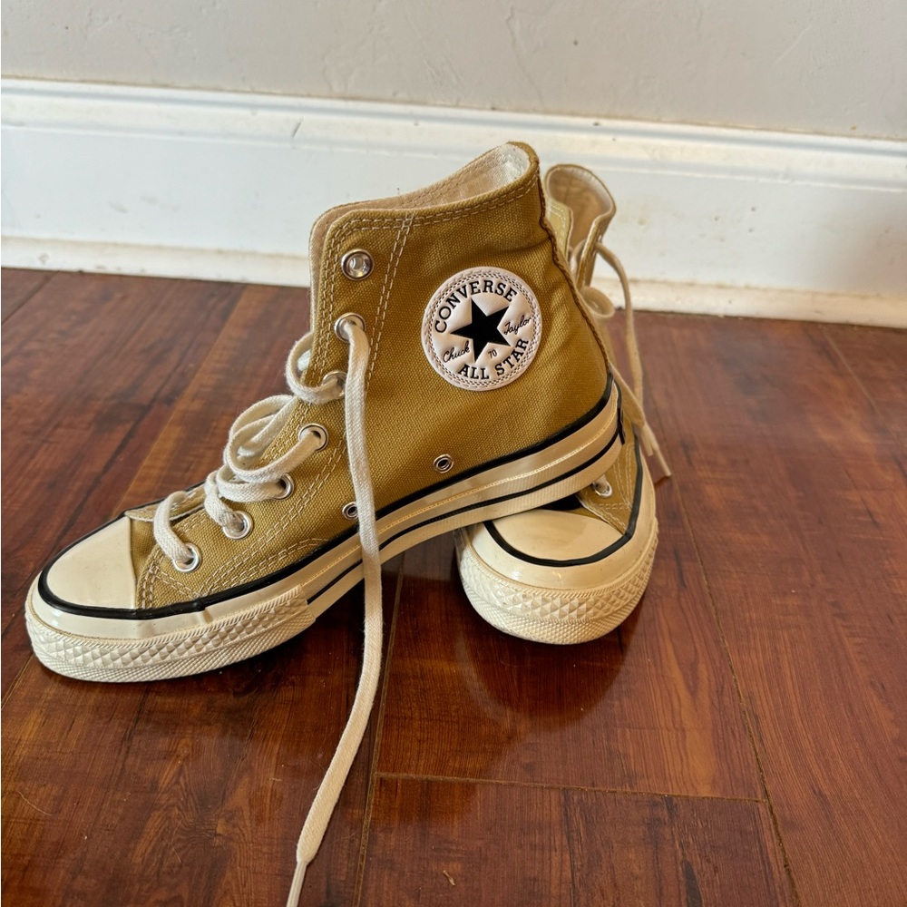 Converse Women’s 7 Mustard Yellow